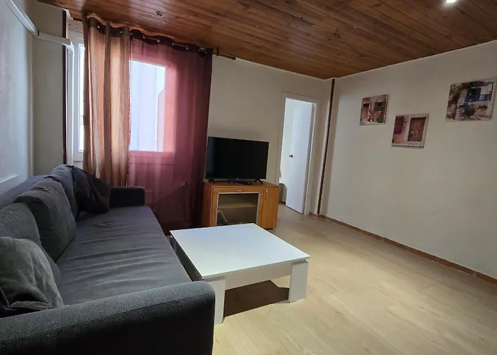 Spanish Style Flat Close To Center