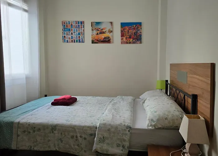 Spanish Style Flat Close To Center